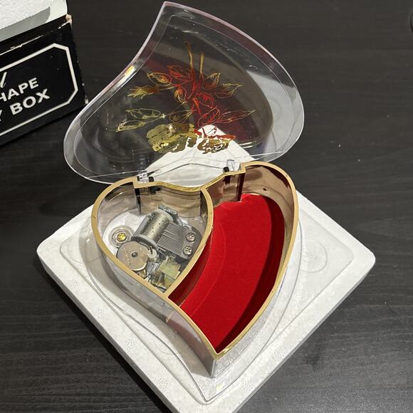Vintage 1986 Lucite Heart Shaped Musical Jewelry Box Plays "Feelings" New In Box - Picture 8 of 13